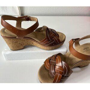 Clarks Size 7W Dark Tan Leather Giselle Coast Wedge Sandal